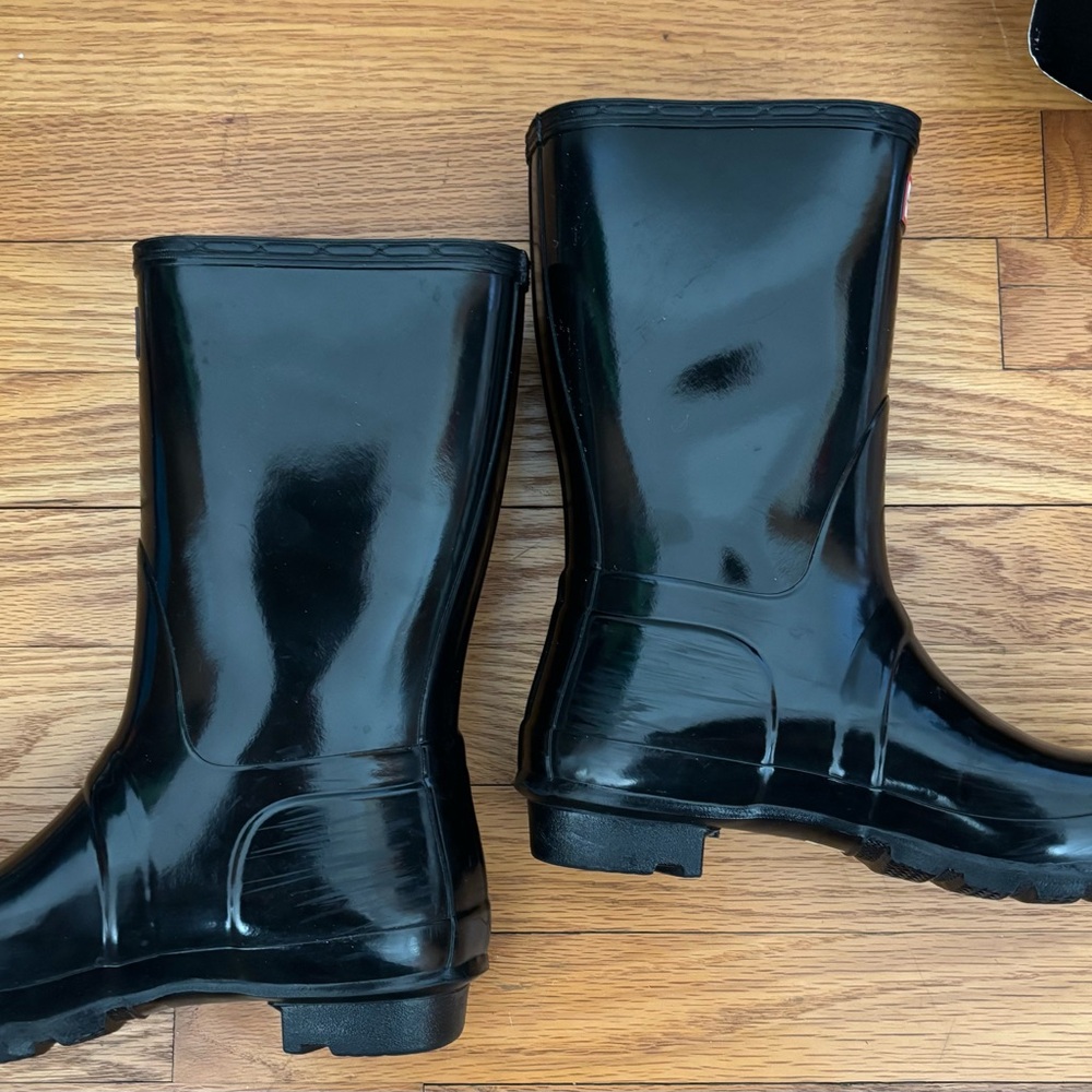 Hunter Women’s Glossy Black Short Size Boots~Size 8/F-7/M~W23700~EUC - Picture 10 of 16